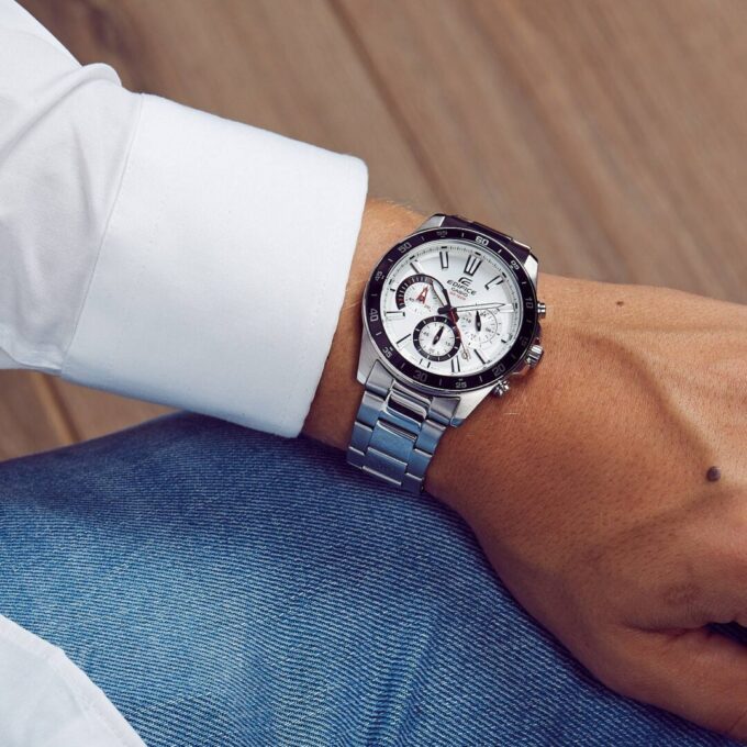 Montre CASIO Homme - EFV-570D-7AVUDF-Bracelet Gris En Acier Inoxydable - Cadran Blanc - 12 Mois De Garantie