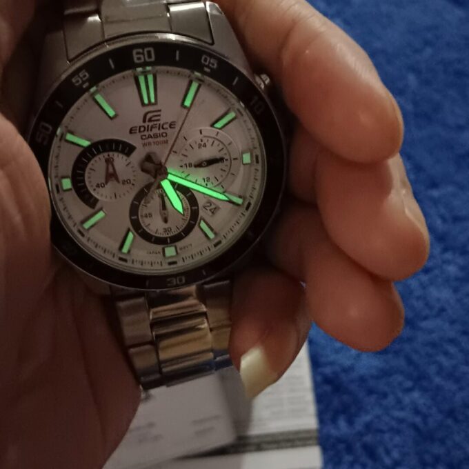 Montre CASIO Homme - EFV-570D-7AVUDF-Bracelet Gris En Acier Inoxydable - Cadran Blanc - 12 Mois De Garantie