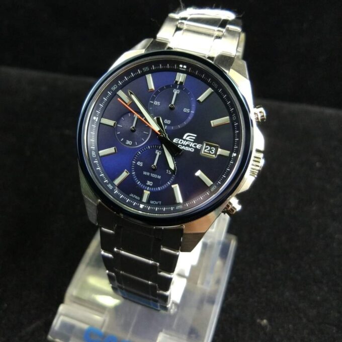 Montre CASIO Homme - Bracelet Gris En Acier Inoxydable - Résistante à l'eau - 12 Mois De Garantie - EFV-610DB-2AVUDF