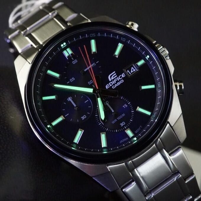 Montre CASIO Homme - Bracelet Gris En Acier Inoxydable - Résistante à l'eau - 12 Mois De Garantie - EFV-610DB-2AVUDF