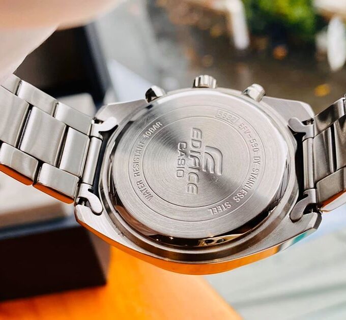 Montre CASIO Homme - Bracelet Gris En Acier Inoxydable - Résistante à l'eau - 12 Mois De Garantie - EFV-590D-1AVUDF