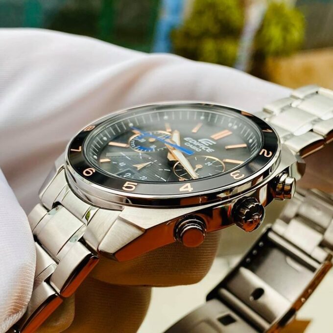 Montre CASIO Homme - Bracelet Gris En Acier Inoxydable - Résistante à l'eau - 12 Mois De Garantie - EFV-590D-1AVUDF