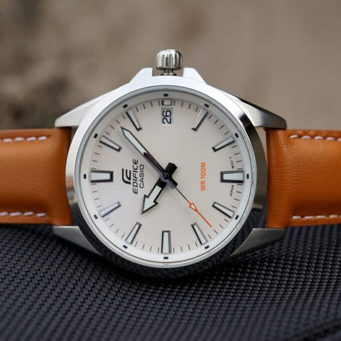 Montre CASIO Homme - Bracelet Marron En Cuir Véritable - Cadran Blanc - 12 Mois De Garantie - EFV-100L-7AVUDF