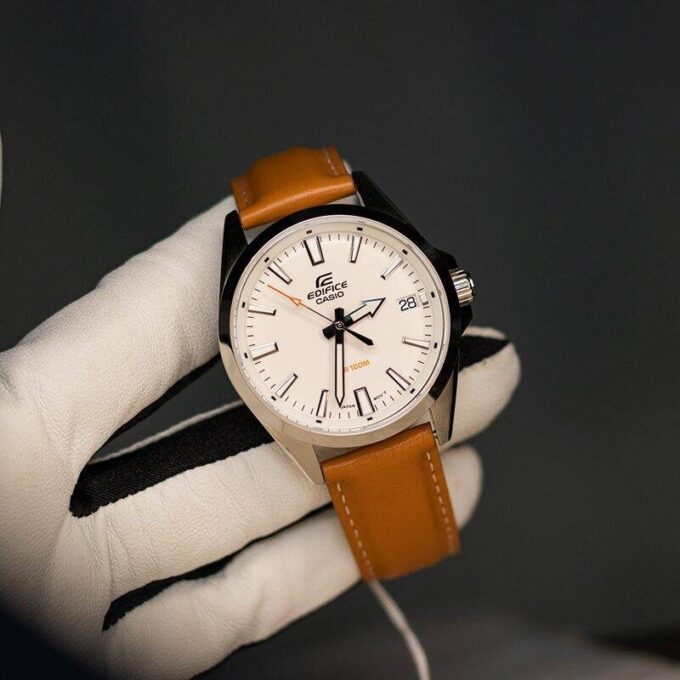 Montre CASIO Homme - Bracelet Marron En Cuir Véritable - Cadran Blanc - 12 Mois De Garantie - EFV-100L-7AVUDF