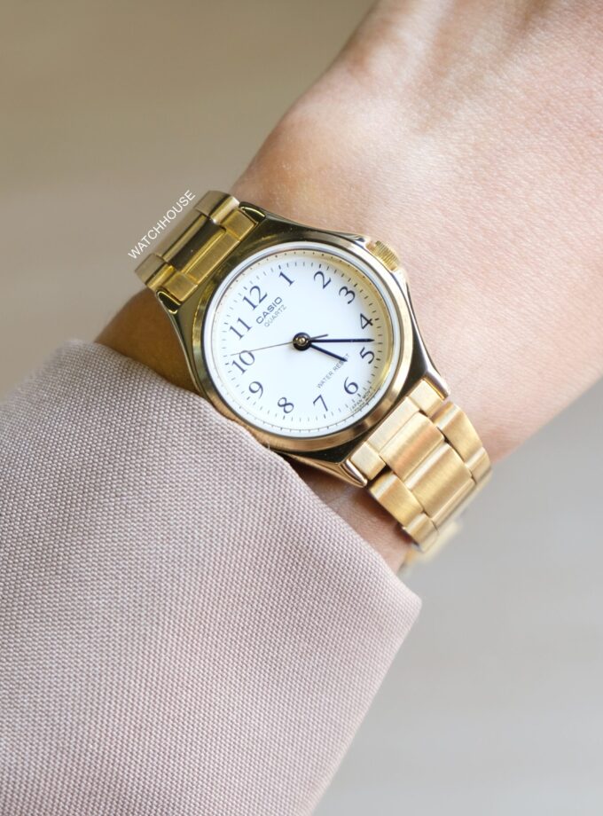 Montre CASIO Femme - Bracelet DoRée En Acier Inoxydable - Cadran Blanc - 12 Mois De Garantie - LTP-1130N-7BRDF