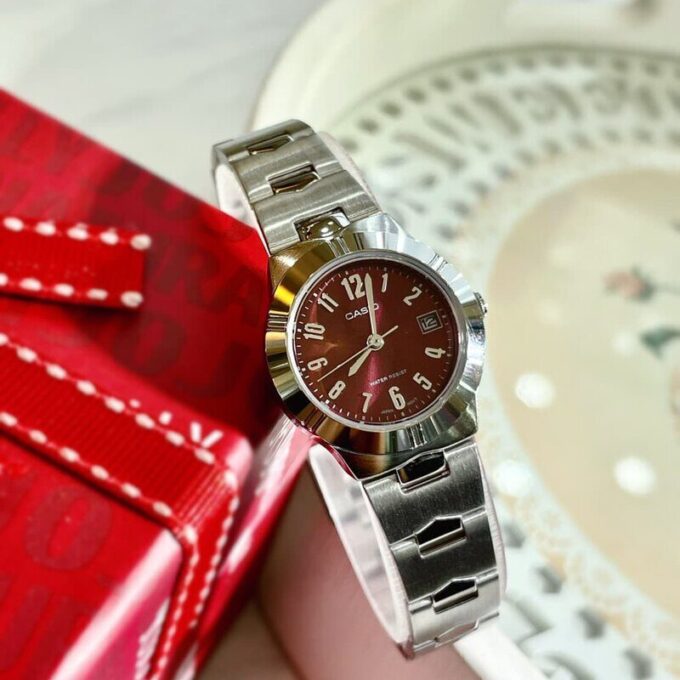 Montre CASIO Femme - LTP-1241D-4A2DF - Bracelet Gris En Acier Inoxydable - Résistante à l'eau - 12 Mois De Garantie