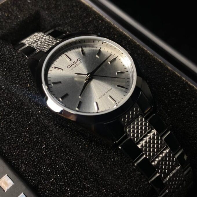 Montre CASIO Femme - LTP-1274D-7ADF - Bracelet Gris En Acier Inoxydable - Cadran Blanc - 12 Mois De Garantie