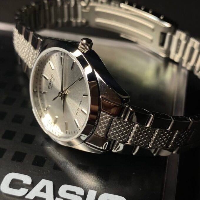 Montre CASIO Femme - LTP-1274D-7ADF - Bracelet Gris En Acier Inoxydable - Cadran Blanc - 12 Mois De Garantie