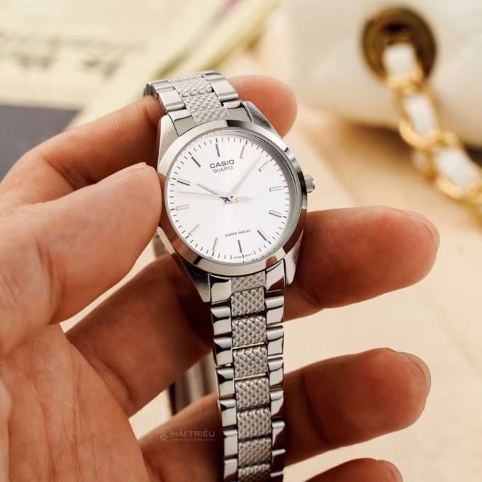 Montre CASIO Femme - LTP-1274D-7ADF - Bracelet Gris En Acier Inoxydable - Cadran Blanc - 12 Mois De Garantie