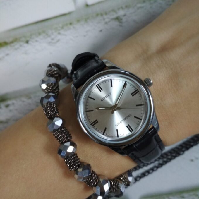 Montre Femme Casio Collection - LTP-V005L-7AUDF - Bracelet En Cuir - Résistant à l'eau