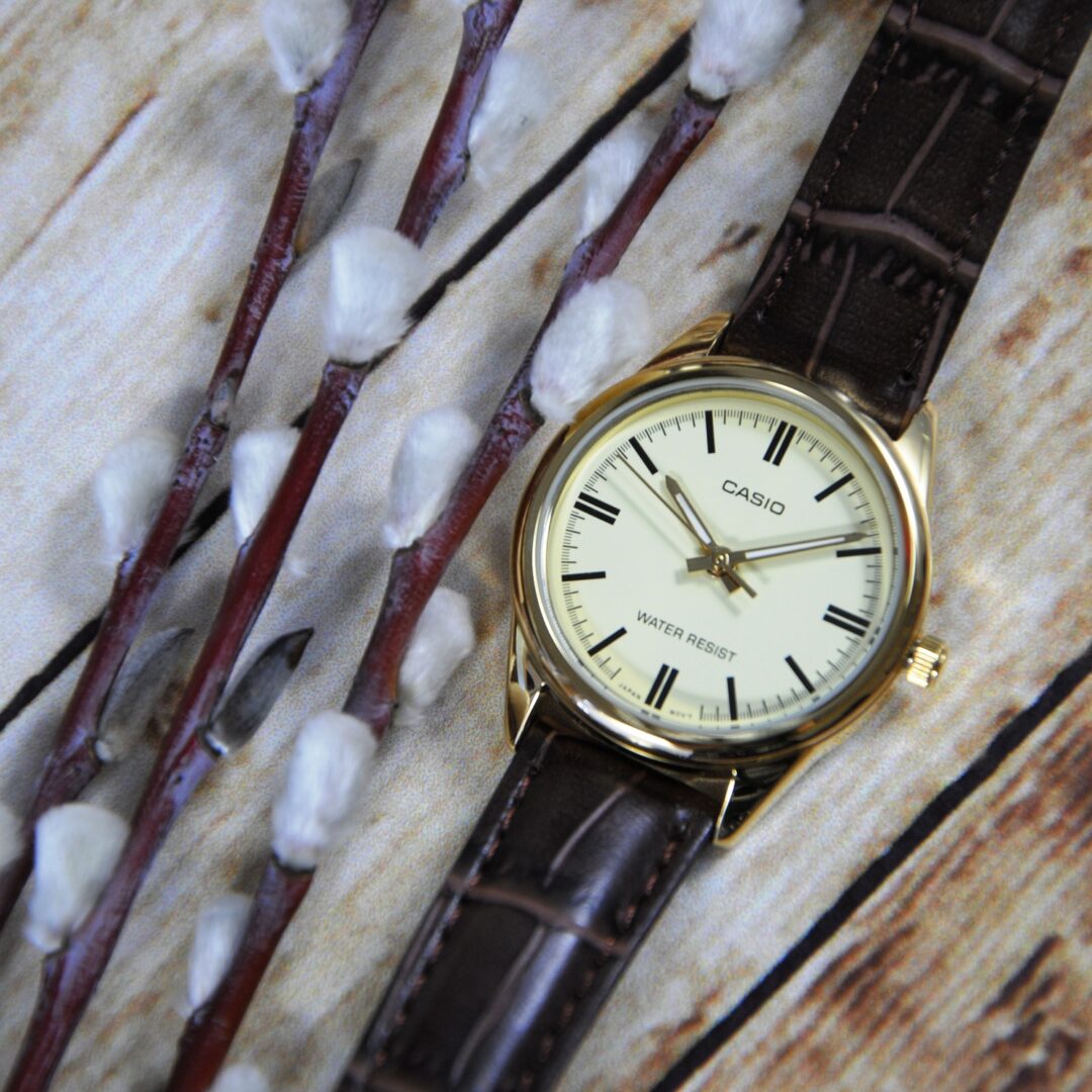 aiwatch_LTP-V005GL-9AUDF - Montre CASIO Femme - Bracelet Marron En Cuir Véritable -Résistante à l'eau - 12 Mois De Garantie - LTP-V005GL-9AUDF