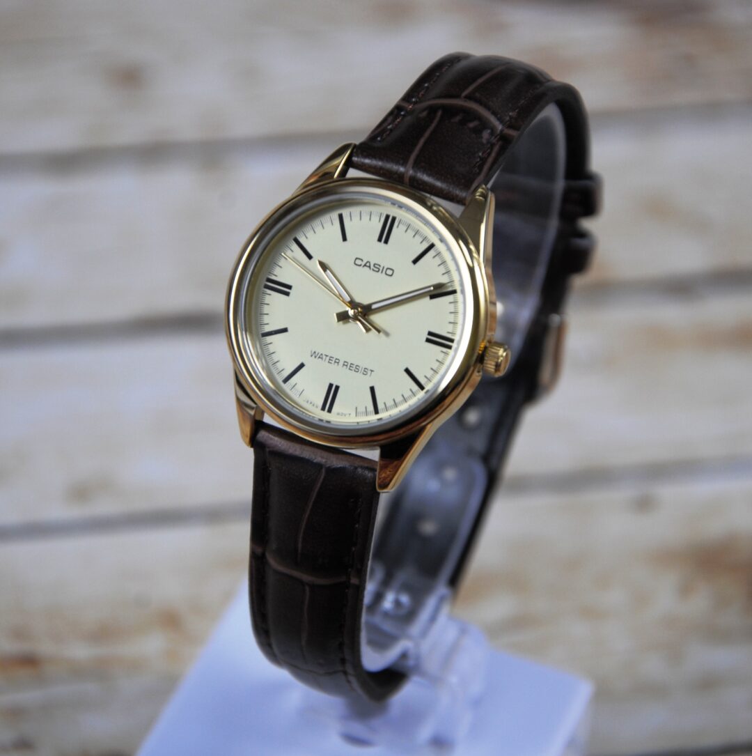 aiwatch_LTP-V005GL-9AUDF - Montre CASIO Femme - Bracelet Marron En Cuir Véritable -Résistante à l'eau - 12 Mois De Garantie - LTP-V005GL-9AUDF