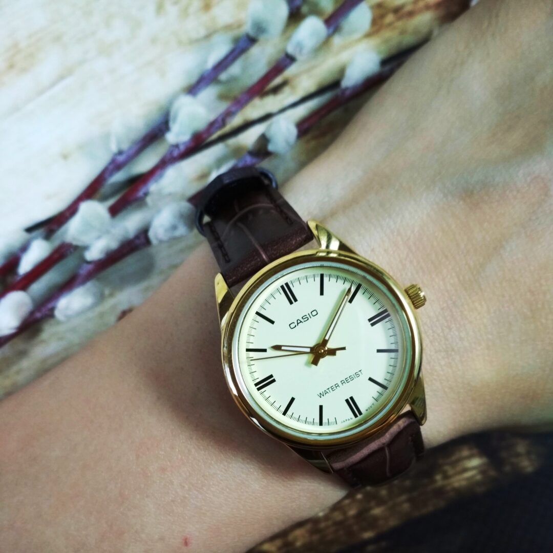 aiwatch_LTP-V005GL-9AUDF - Montre CASIO Femme - Bracelet Marron En Cuir Véritable -Résistante à l'eau - 12 Mois De Garantie - LTP-V005GL-9AUDF