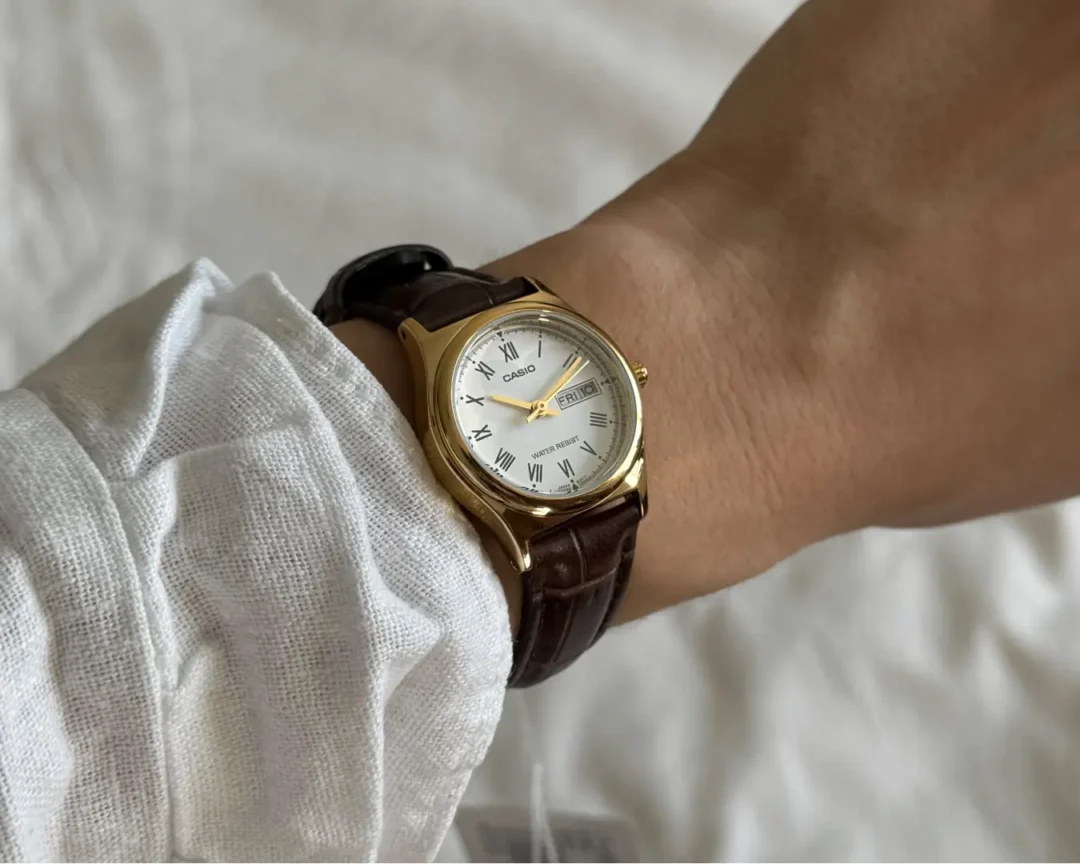 aiwatch_LTP-V006GL-7BUDF - Montre Femme Casio - LTP-V006GL-7BUDF - Bracelet en cuir marron - Résistant à l'eau