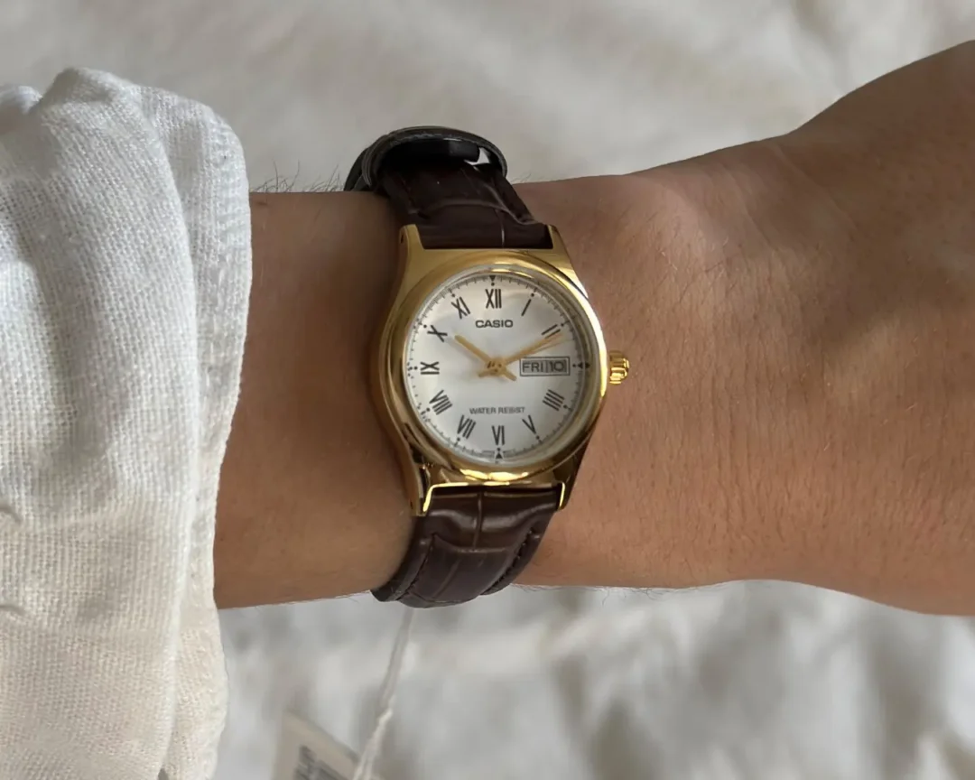 aiwatch_LTP-V006GL-7BUDF - Montre Femme Casio - LTP-V006GL-7BUDF - Bracelet en cuir marron - Résistant à l'eau