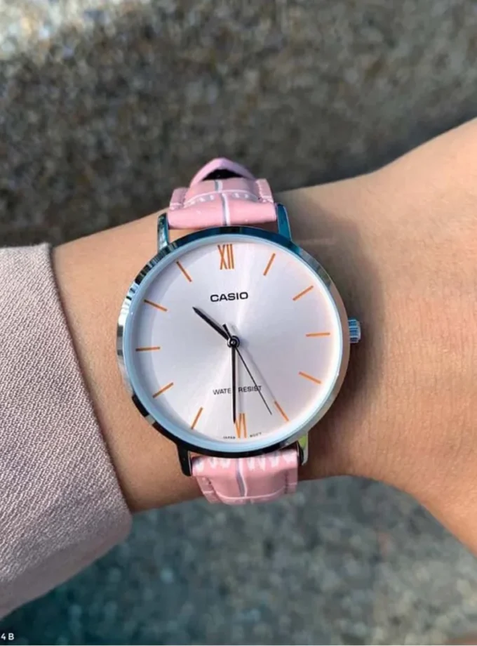 aiwatch_LTP-VT01L-4BUDF - Montre CASIO Femme - LTP-VT01L-4BUDF - Bracelet Rose En Cuir Véritable - Résistante à l'eau - 12 Mois De Garantie