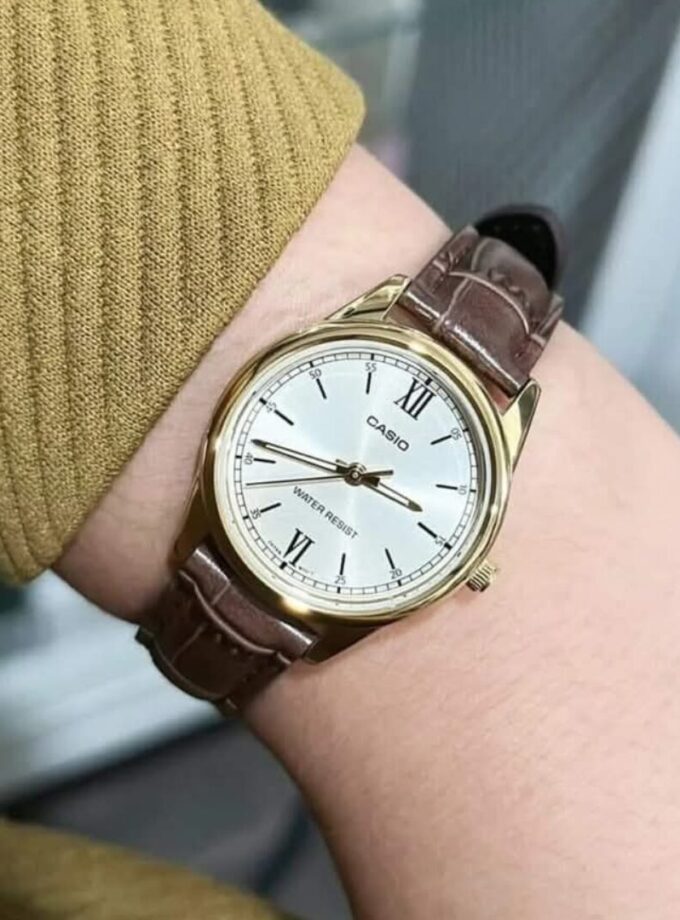 aiwatch_LTP-V005GL-9BUDF - Montre Femme CASIO - LTP-V005GL-9BUDF - Bracelet Marron En Cuir Véritable - Cadran Jaune - 12 Mois De Garantie