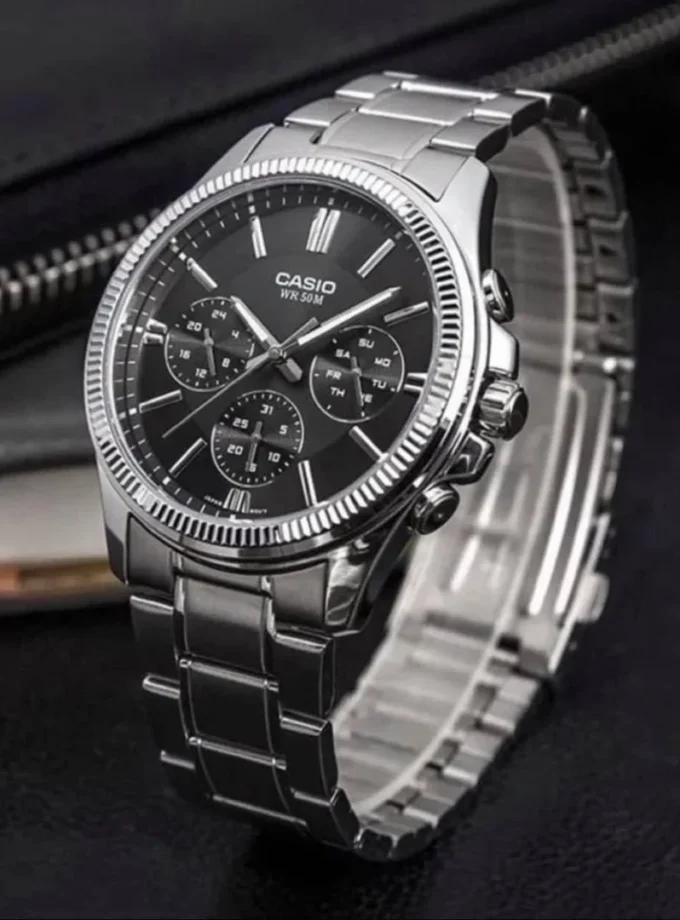 Montre CASIO Homme - Bracelet Gris En Acier Inoxydable - Résistante à l'eau - 12 Mois De Garantie - MTP-1375D-1AVDF