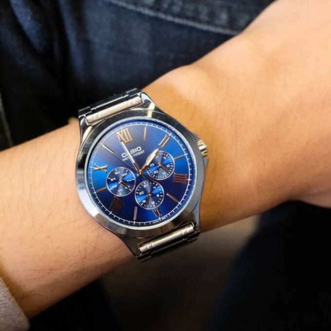 Montre CASIO Homme - Bracelet Gris En Acier Inoxydable - Résistante à l'eau - 12 Mois De Garantie - MTP-V300D-2AUDF