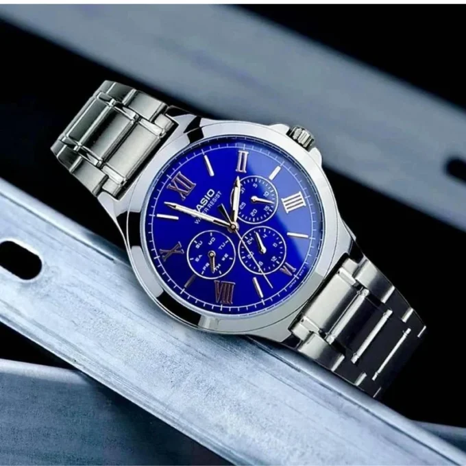 Montre CASIO Homme - Bracelet Gris En Acier Inoxydable - Résistante à l'eau - 12 Mois De Garantie - MTP-V300D-2AUDF