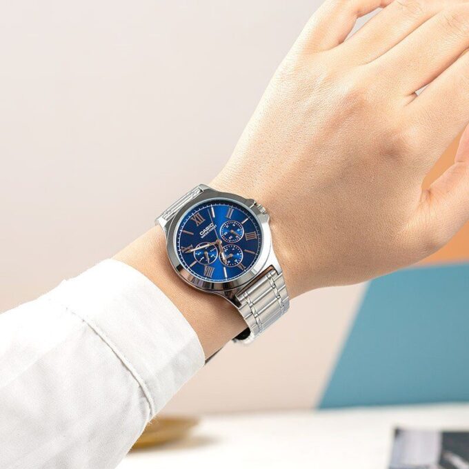 Montre CASIO Homme - Bracelet Gris En Acier Inoxydable - Résistante à l'eau - 12 Mois De Garantie - MTP-V300D-2AUDF