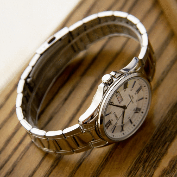 Montre CASIO Homme - Bracelet Gris En Acier Inoxydable - Cadran Blanc - 12 Mois De Garantie - MTP-1384D-7A2VDF