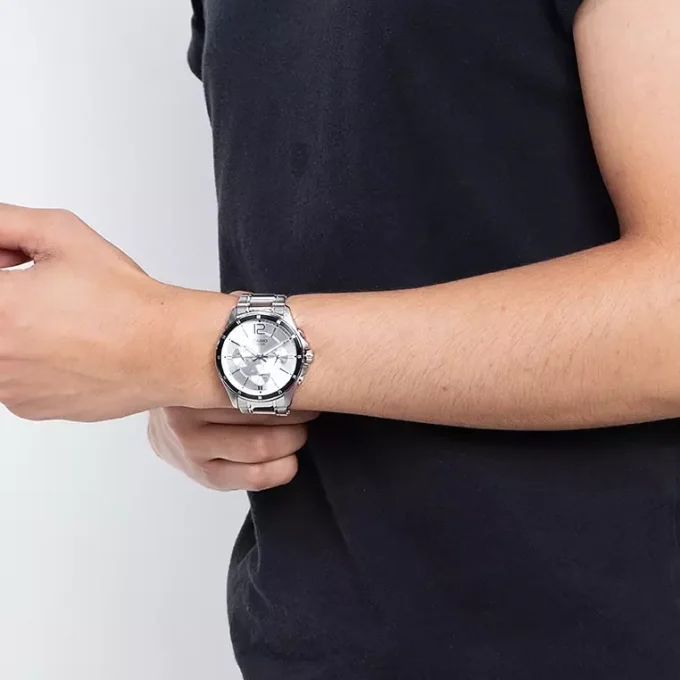 Montre CASIO Homme - Bracelet Gris En Acier Inoxydable - Cadran Blanc - 12 Mois De Garantie - MTP-1374D-7AVDF