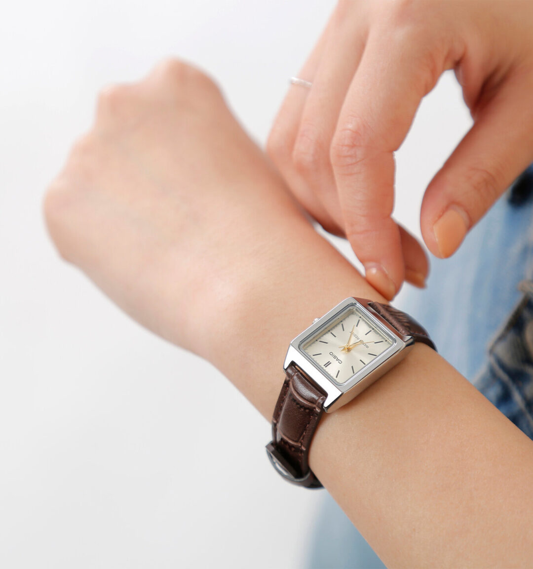 aiwatch_LTP-V007L-9EUDF - Montre CASIO Femme - Bracelet Marron En Cuir Véritable - Cadran Jaune - 12 Mois De Garantie - LTP-V007L-9EUDF