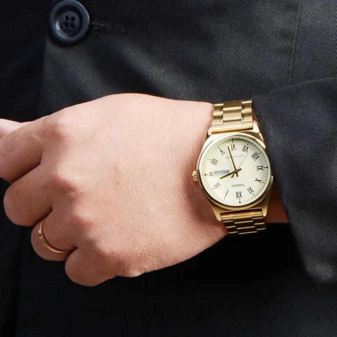 Montre CASIO Homme - Bracelet DoRée En Acier Inoxydable -Résistante à l'eau - 12 Mois De Garantie - MTP-V006G-9BUDF