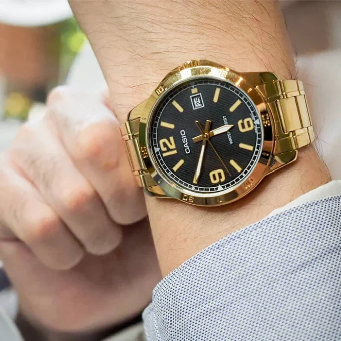 Montre CASIO Homme - Bracelet Dorée En Acier Inoxydable - Résistante à l'eau - 12 Mois De Garantie - MTP-V004G-1BUDF