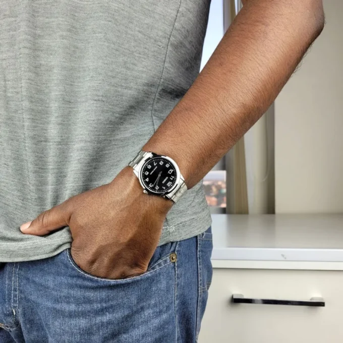 Casio Montre Homme MTP-V001D-1BUDF - Bracelet en Acier - Argent/Noir