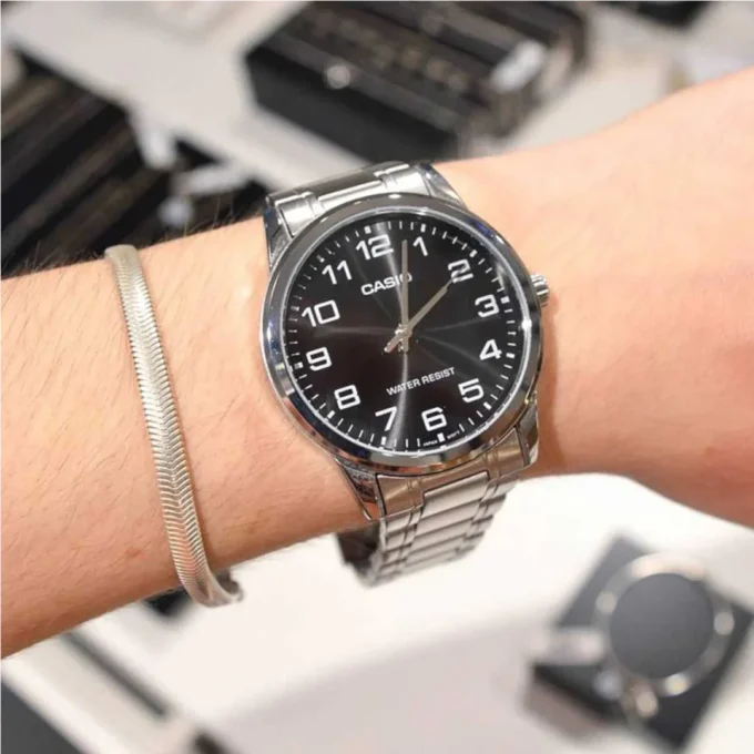 Casio Montre Homme MTP-V001D-1BUDF - Bracelet en Acier - Argent/Noir