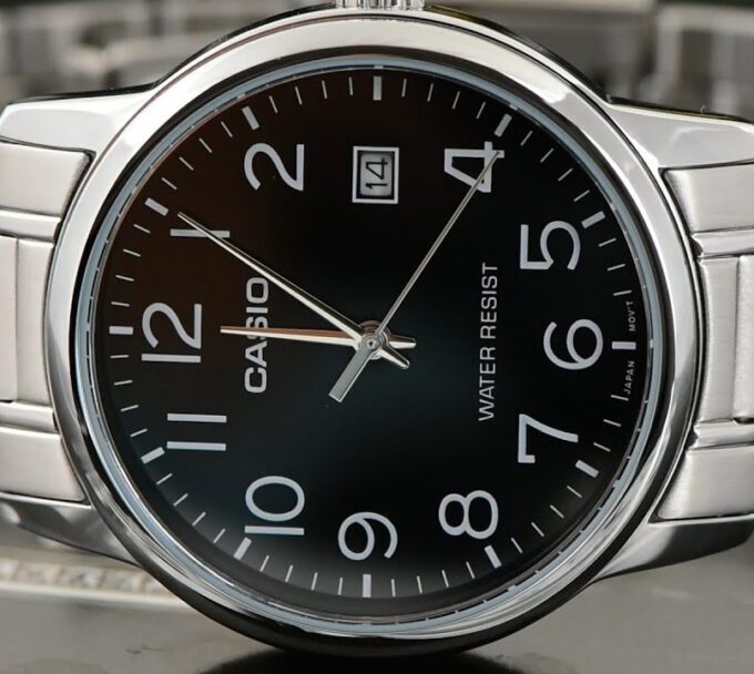 Casio Montre Homme MTP-V001D-1BUDF - Bracelet en Acier - Argent/Noir