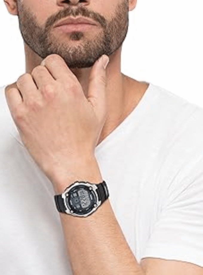 Montre CASIO Jeunesse - Bracelet Noir En Résine - Boitier En Resine - Résistante à l'eau - 12 Mois De Garantie - AE-2000W-1AVDF