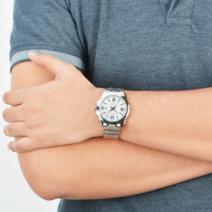 Montre CASIO Homme - MTP-1314D-7AVDF - Bracelet Gris En Acier Inoxydable - Cadran Blanc - 12 Mois De Garantie