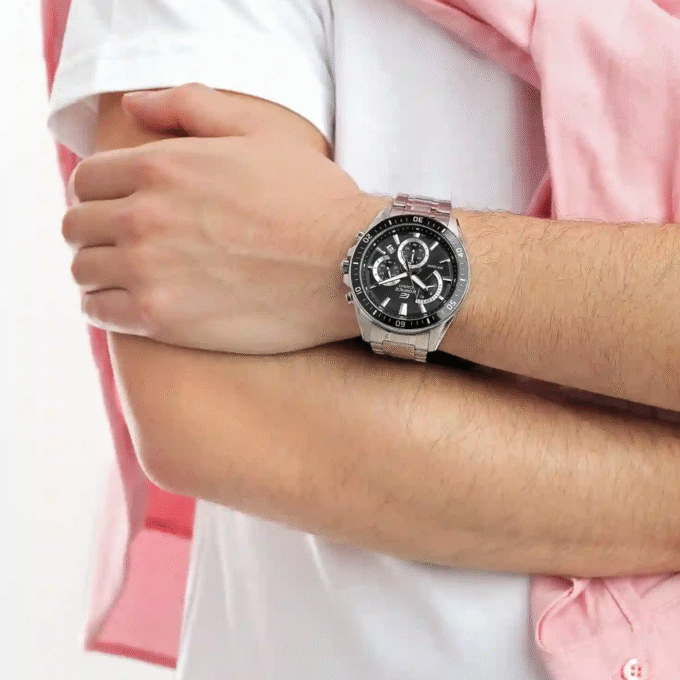 Montre Homme Casio EDIFICE - EFR-552D-1AVUDF - Bracelet en Acier Inoxydable - Affichage analogique - Résistant à l'eau