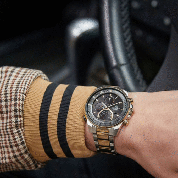 Montre CASIO Homme - EFS-S590SG-1AVUDF - Solaire - Bracelet Gris En Acier Inoxydable - Résistante à l'eau - 12 Mois De Garantie - Verre Saphir