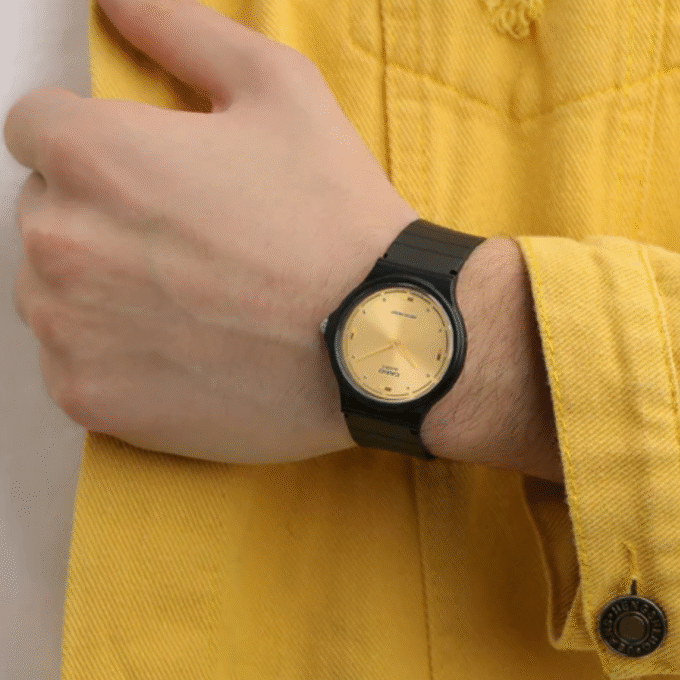 Montre CASIO Unisexe - Bracelet Noir En Résine -MQ-76-9ALDF - Boitier En Résine - Résistante à l'eau - 12 Mois De Garantie