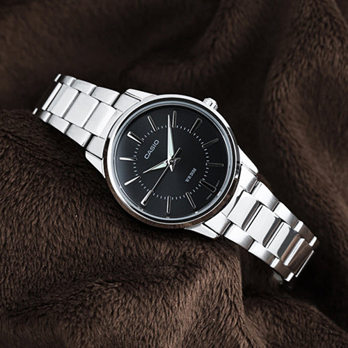 Montre CASIO Homme - MTP-1303D-1AVDF - Bracelet Gris En Acier Inoxydable - Résistante à l'eau - 12 Mois De Garantie