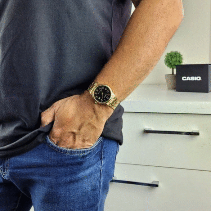 Montre CASIO Homme - MTP-V002G-1BUDF - Bracelet Dorée En Acier Inoxydable - Résistante à l'eau - 12 Mois De Garantie