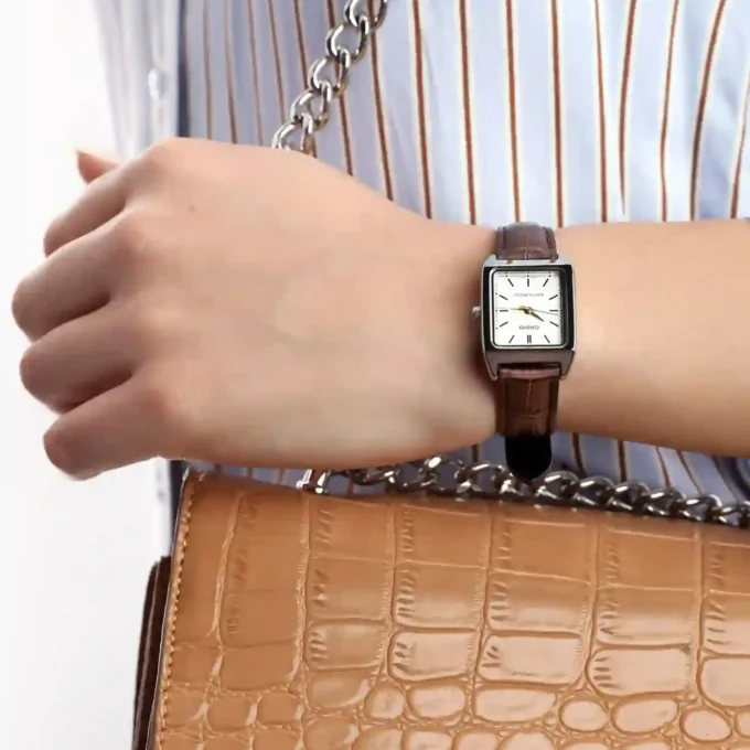 Montre CASIO Femme - LTP-V007L-7E2UDF - Bracelet Marron En Cuir Véritable - Cadran Blanc - 12 Mois De Garantie