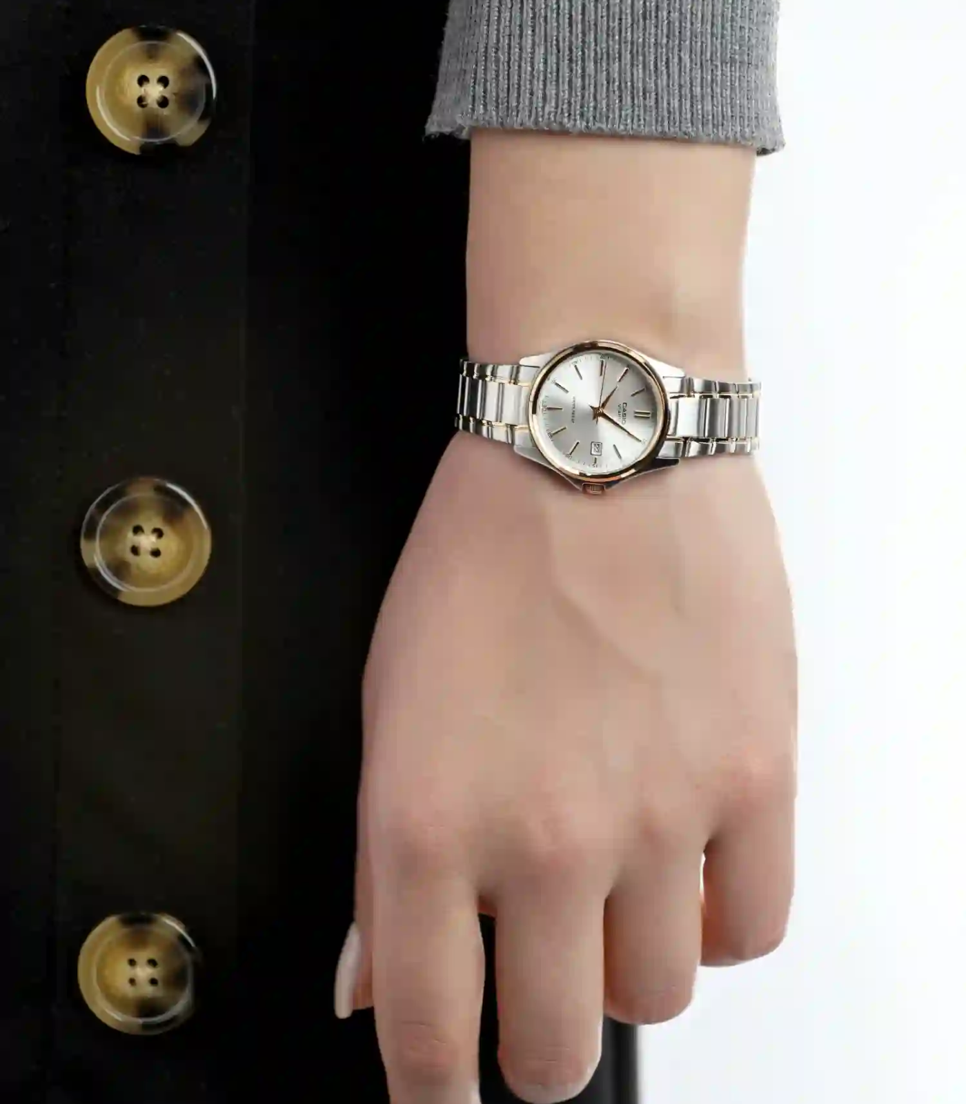 Montre CASIO Femme - LTP-1183G-7ADF - Bracelet Gris/DoRée En Acier Inoxydable - Cadran Blanc - 12 Mois De Garantie – Image 2