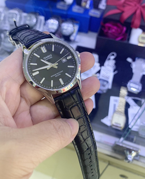 Montre CASIO Homme - MTS-100L-1AVDF - Verre sapphire - Bracelet Noir En Cuir Véritable - Résistante à l'eau - 12 Mois De Garantie