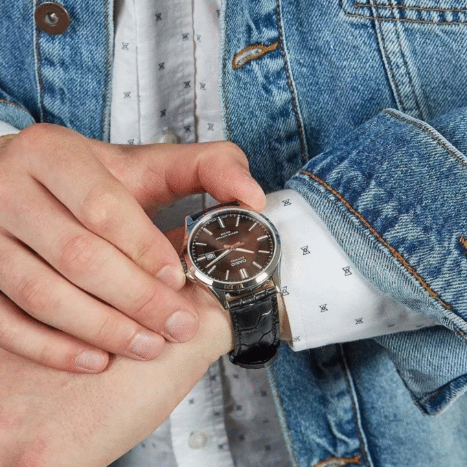 Montre CASIO Homme - MTS-100L-1AVDF - Verre sapphire - Bracelet Noir En Cuir Véritable - Résistante à l'eau - 12 Mois De Garantie