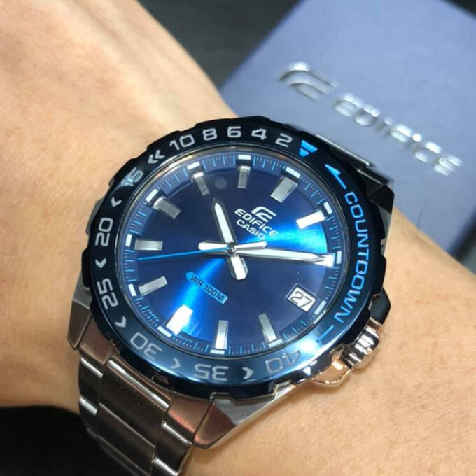 Montre CASIO Homme - EFV-120DB-2AVUDF - Bracelet Gris En Acier Inoxydable - Résistante à l'eau - 12 Mois De Garantie