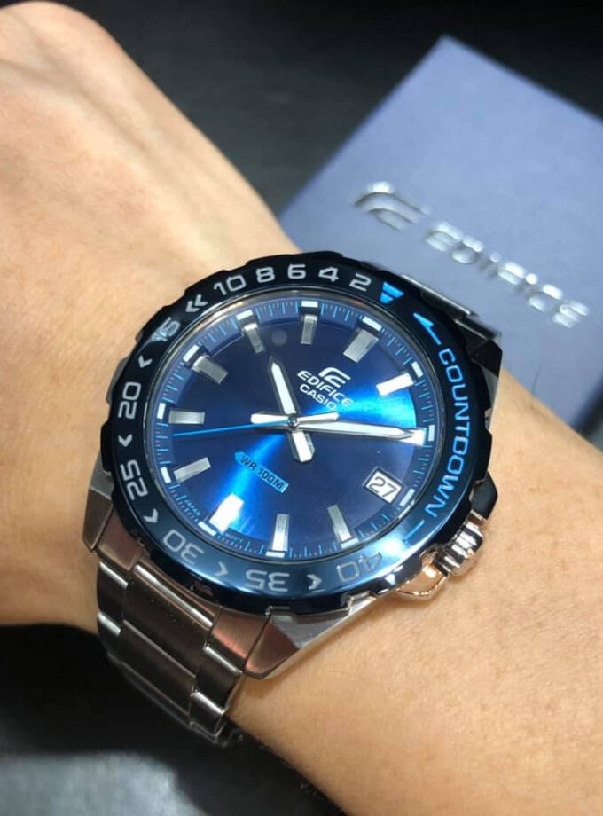 Montre CASIO Homme - EFV-120DB-2AVUDF - Bracelet Gris En Acier Inoxydable - Résistante à l'eau - 12 Mois De Garantie