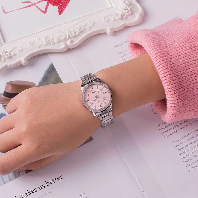 Montre CASIO Femme - LTP-1303D-4AVDF - Bracelet Gris En Acier Inoxydable - Résistante à l'eau - 12 Mois De Garantie