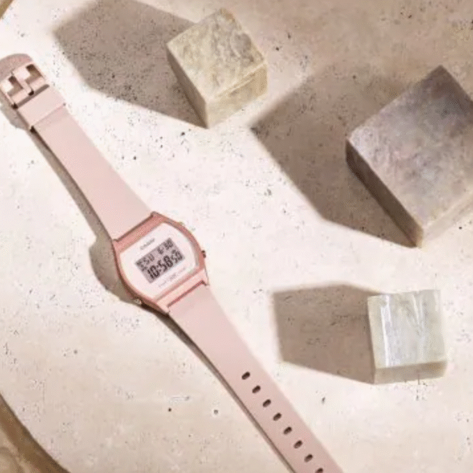 Montre Femme Casio Jeunesse - Bracelet Brun En Resine - LW-204-4ADF - Résistante à l'eau - 12 Mois De Garantie