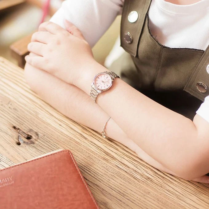 Montre CASIO Femme - LTP-1303D-4AVDF - Bracelet Gris En Acier Inoxydable - Résistante à l'eau - 12 Mois De Garantie