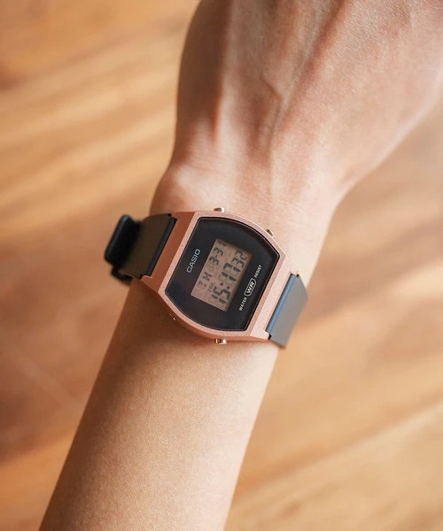 Montre Femme Casio LW-204-1ADF - Bracelet en résine noir - Affichage numérique